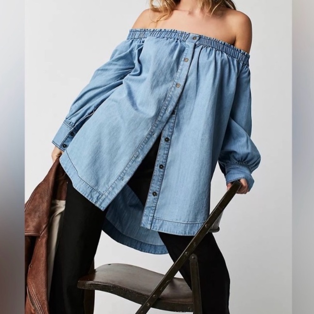 Free People Off the Shoulder Chambray Boho Top Size M Blue Button Down Shirt